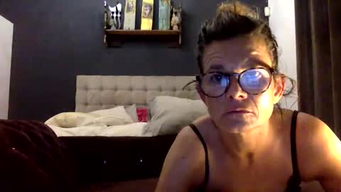 todean77 online show from December 2025 01:58:02 AM