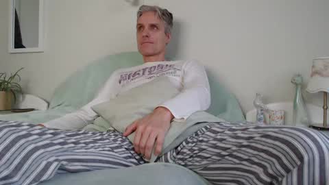 Daniel Bisexual uncut 20cm online show from December 2024 07:46:01 AM