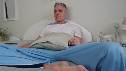 Daniel Bisexual uncut 20cm online show from January 2025 08:22:01 AM