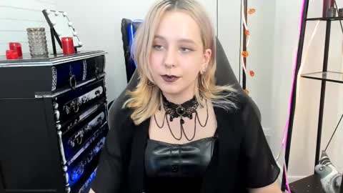 Snapshot of tollimoll chatting on December 2024 03:25:02 PM Tolli Moll online show from December 2024 03:25:02 PM