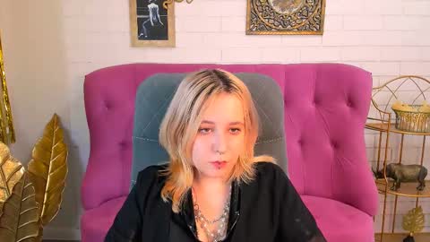 Snapshot of tollimoll chatting on December 2024 09:06:02 AM Tolli Moll online show from December 2024 09:06:02 AM