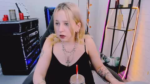 Snapshot of tollimoll chatting on December 2024 09:10:01 AM Tolli Moll online show from December 2024 09:10:01 AM