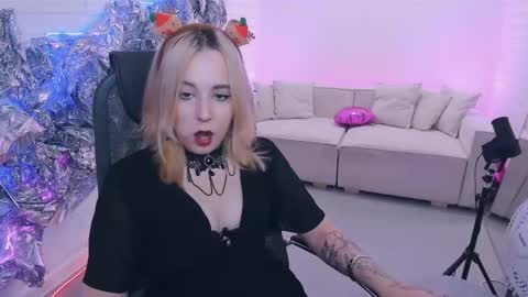 Snapshot of tollimoll chatting on December 2024 09:09:01 AM Tolli Moll online show from December 2024 09:09:01 AM