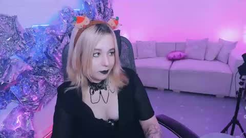 Snapshot of tollimoll chatting on December 2024 12:12:02 PM Tolli Moll online show from December 2024 12:12:02 PM