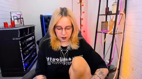 Snapshot of tollimoll chatting on December 2024 09:30:01 AM Tolli Moll online show from December 2024 09:30:01 AM