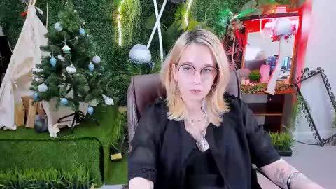 Snapshot of tollimoll chatting on December 2024 09:02:01 AM Tolli Moll online show from December 2024 09:02:01 AM