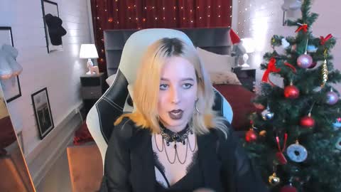 Snapshot of tollimoll chatting on December 2024 09:40:02 AM Tolli Moll online show from December 2024 09:40:02 AM