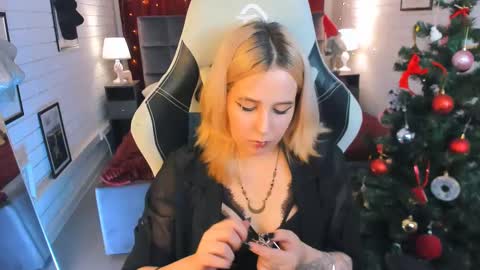 Snapshot of tollimoll chatting on December 2024 04:09:01 PM Tolli Moll online show from December 2024 04:09:01 PM