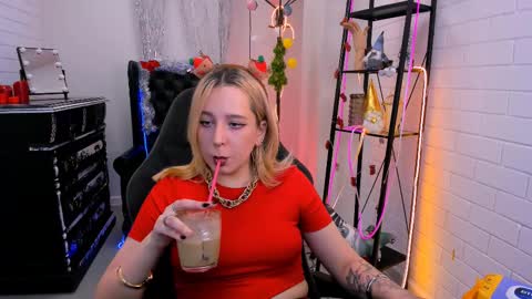 Snapshot of tollimoll chatting on December 2024 09:03:01 AM Tolli Moll online show from December 2024 09:03:01 AM