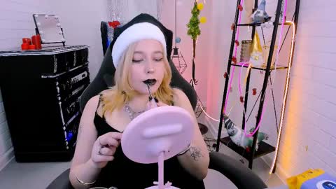 Snapshot of tollimoll chatting on December 2024 09:07:01 AM Tolli Moll online show from December 2024 09:07:01 AM