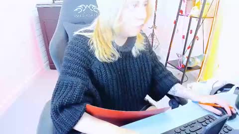 Snapshot of tollimoll chatting on December 2024 03:26:01 PM Tolli Moll online show from December 2024 03:26:01 PM