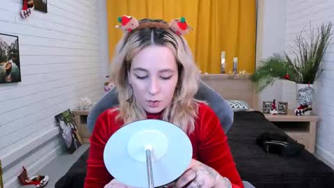 Snapshot of tollimoll chatting on December 2024 05:11:02 AM Tolli Moll online show from December 2024 05:11:02 AM