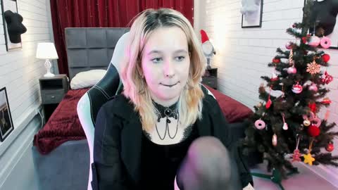 Snapshot of tollimoll chatting on January 2025 11:27:01 AM Tolli Moll online show from January 2025 11:27:01 AM