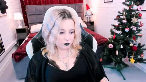 Snapshot of tollimoll chatting on January 2025 12:13:02 PM Tolli Moll online show from January 2025 12:13:02 PM