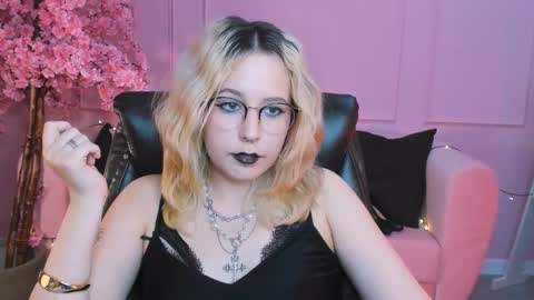 Snapshot of tollimoll chatting on January 2025 06:45:02 AM Tolli Moll online show from January 2025 06:45:02 AM