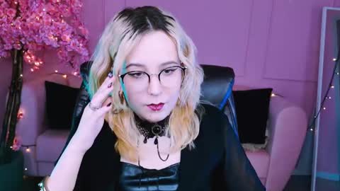 Snapshot of tollimoll chatting on January 2025 05:51:01 AM Tolli Moll online show from January 2025 05:51:01 AM