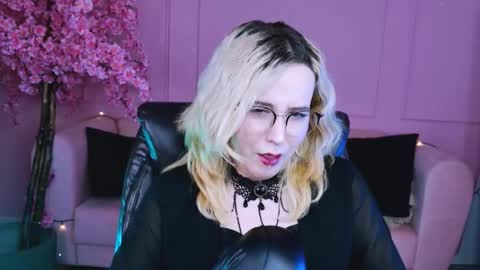 Snapshot of tollimoll chatting on January 2025 08:52:01 AM Tolli Moll online show from January 2025 08:52:01 AM