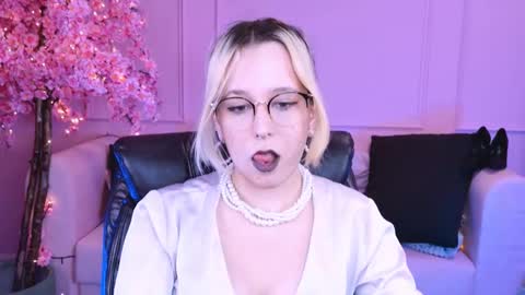 Snapshot of tollimoll chatting on January 2025 05:19:01 AM Tolli Moll online show from January 2025 05:19:01 AM