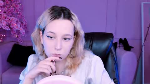 Snapshot of tollimoll chatting on January 2025 05:20:02 AM Tolli Moll online show from January 2025 05:20:02 AM