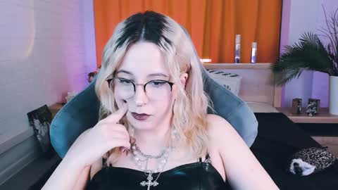 Snapshot of tollimoll chatting on January 2025 08:29:01 AM Tolli Moll online show from January 2025 08:29:01 AM