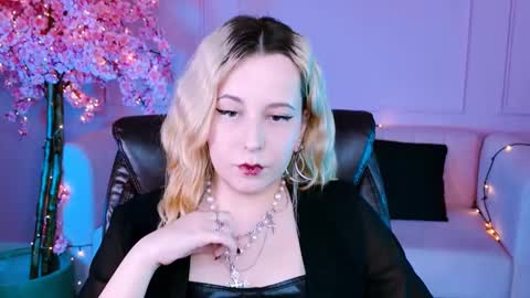 Snapshot of tollimoll chatting on January 2025 08:40:02 AM Tolli Moll online show from January 2025 08:40:02 AM