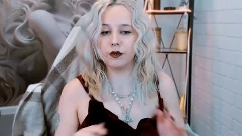 Snapshot of tollimoll chatting on February 2025 01:09:02 PM Tolli Moll online show from February 2025 01:09:02 PM