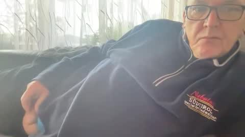 Snapshot of tom6644 chatting on November 2025 07:52:01 AM Tom online show from November 2025 07:52:01 AM