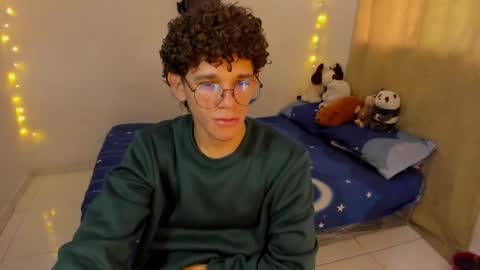 Tom Blue online show from November 2025 04:08:02 PM