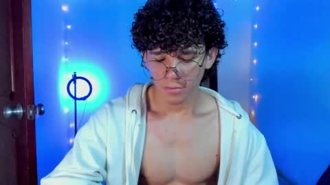 Tom Blue online show from May 2026 04:36:02 PM