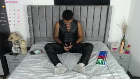 Snapshot of tom_brown12 chatting on December 2024 10:23:02 PM Tom online show from December 2024 10:23:02 PM