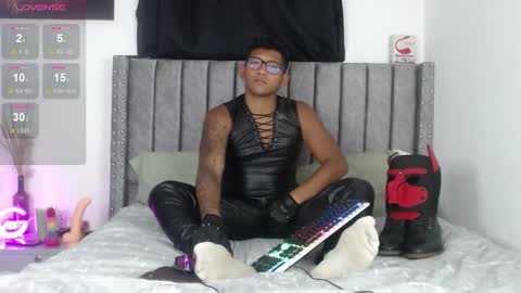 Snapshot of tom_brown12 chatting on January 2025 01:23:01 AM Tom online show from January 2025 01:23:01 AM
