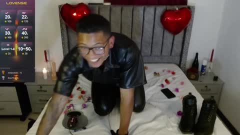 Snapshot of tom_brown12 chatting on February 2025 01:21:01 AM Tom online show from February 2025 01:21:01 AM