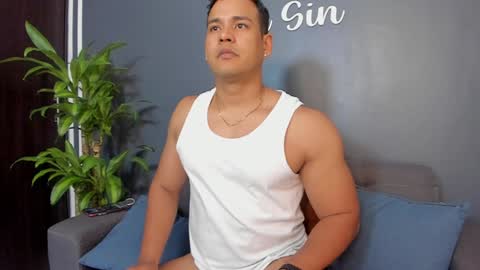 Snapshot of tom_sin_ chatting on December 2024 09:31:01 PM Tom Sin online show from December 2024 09:31:01 PM