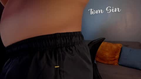 Snapshot of tom_sin_ chatting on December 2024 12:58:02 PM Tom Sin online show from December 2024 12:58:02 PM