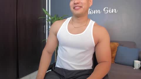 Snapshot of tom_sin_ chatting on December 2024 02:54:01 PM Tom Sin online show from December 2024 02:54:01 PM