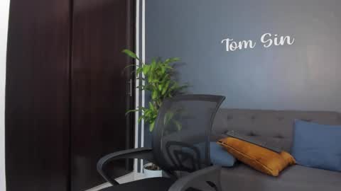 Snapshot of tom_sin_ chatting on January 2025 05:59:02 PM Tom Sin online show from January 2025 05:59:02 PM