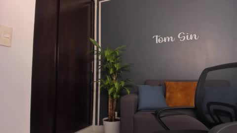 Snapshot of tom_sin_ chatting on January 2025 03:09:02 PM Tom Sin online show from January 2025 03:09:02 PM