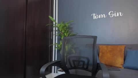 Snapshot of tom_sin_ chatting on January 2025 06:12:02 PM Tom Sin online show from January 2025 06:12:02 PM