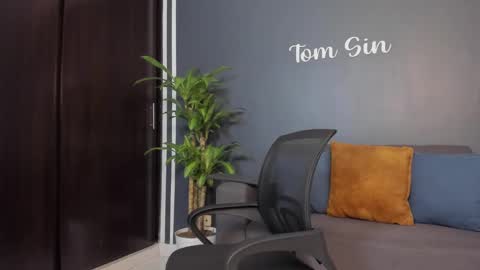 Snapshot of tom_sin_ chatting on January 2025 06:49:01 PM Tom Sin online show from January 2025 06:49:01 PM
