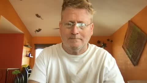 Snapshot of tomascausa chatting on March 2025 09:04:02 PM Hola online show from March 2025 09:04:02 PM