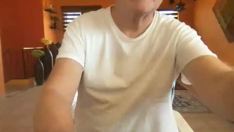 Snapshot of tomascausa chatting on April 2026 06:05:01 PM Hola online show from April 2026 06:05:01 PM