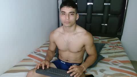 tomaz_18 online show from April 2026 10:21:02 PM