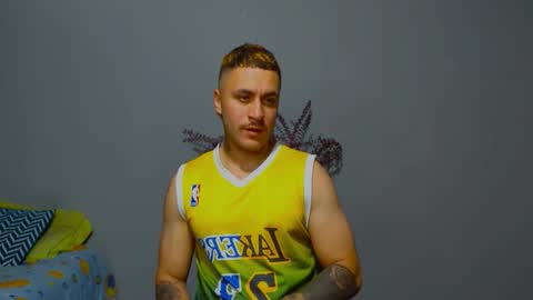 Snapshot of tomdavisxl chatting on October 2025 12:52:02 AM tomDavisXl online show from October 2025 12:52:02 AM