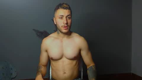 Snapshot of tomdavisxl chatting on October 2025 11:27:02 PM tomDavisXl online show from October 2025 11:27:02 PM