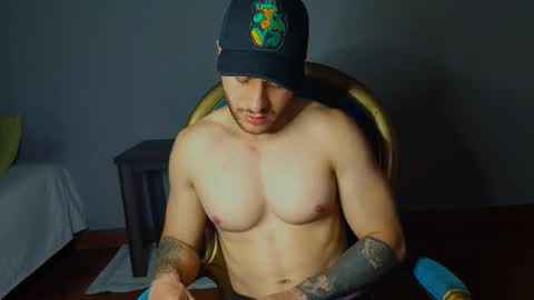 Snapshot of tomdavisxl chatting on October 2025 01:05:02 AM tomDavisXl online show from October 2025 01:05:02 AM