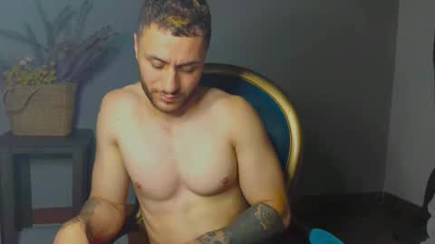 Snapshot of tomdavisxl chatting on October 2025 05:10:01 AM tomDavisXl online show from October 2025 05:10:01 AM