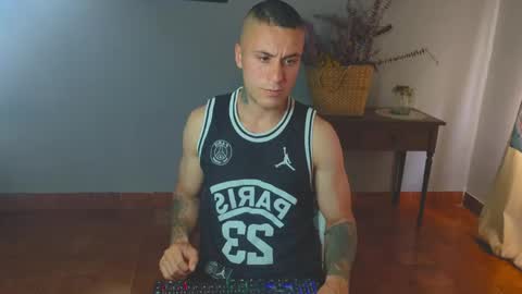 tomDavisXl online show from May 2026 09:54:01 PM
