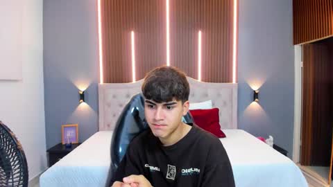 Tommy  online show from October 2025 04:02:01 AM