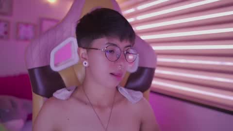 Snapshot of tommy_blue1 chatting on June 2026 01:17:02 PM Blue online show from June 2026 01:17:02 PM