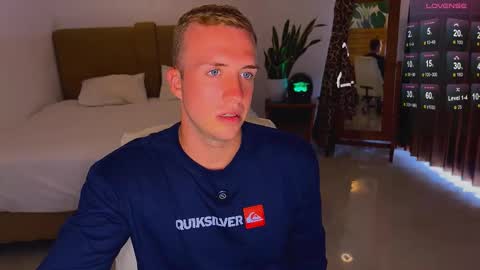 Snapshot of tommy_cumfinger chatting on November 2025 06:01:01 AM Tommy online show from November 2025 06:01:01 AM